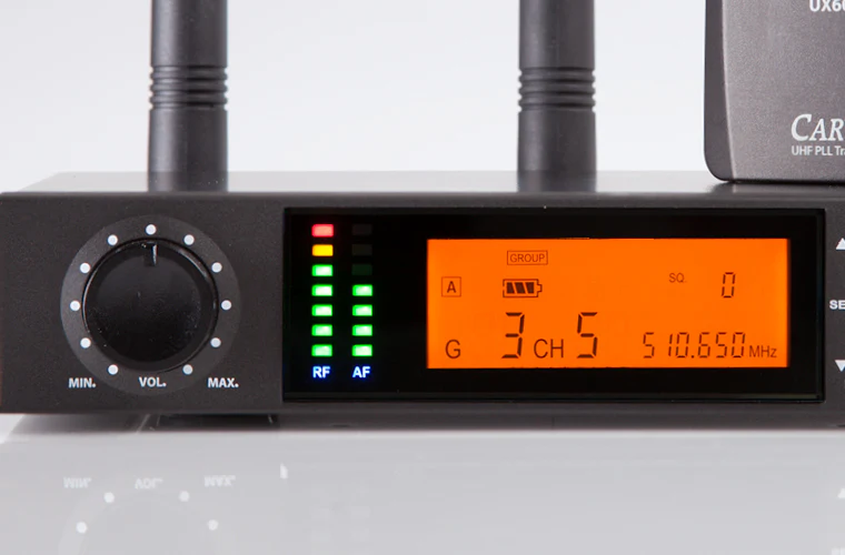 UX1200LP1 WIRELESS LAPEL SYSTEM - Image 8